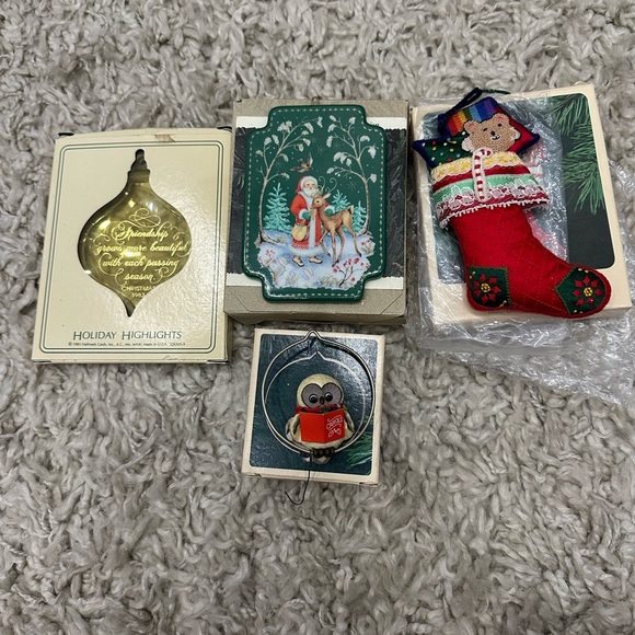Hallmark Other - Hallmark vintage Holiday Christmas Ornament Set with lot of 4